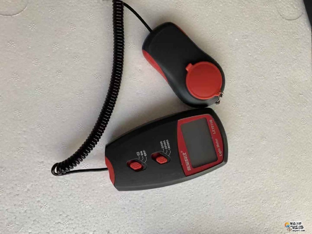 數(shù)字照度計量程不小于2000lx；精度：±5％